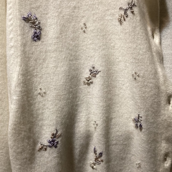 White Button Up over top with little flowers and charms - Picture 2 of 4